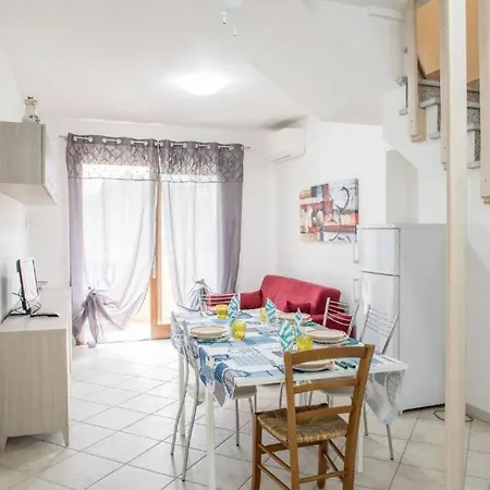 Apartamento Su Due Piani Con Vista Mare